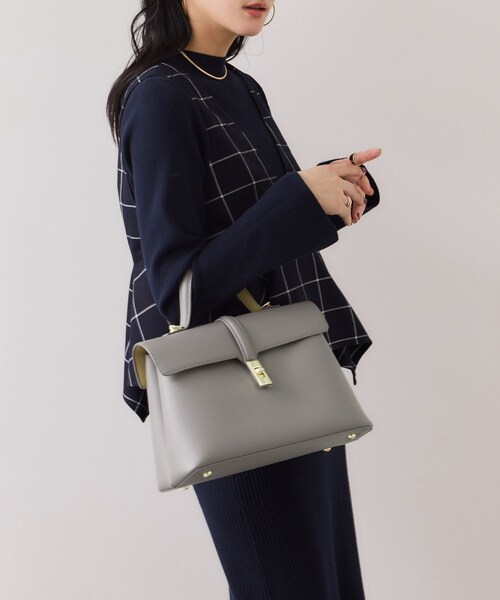 VIS（ビス）の「ひねり金具ワンハンドルバッグ/2WAY,軽量（ハンドバッグ・レディース・ブラック系/グレー系/ベージュ/ブラック/キャメル・F）」の17枚目の写真