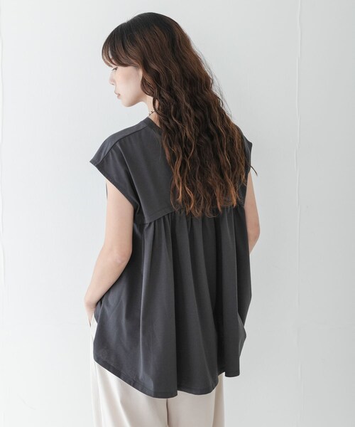 URBAN RESEARCH Sonny Label（アーバンリサーチサニーレーベル）の「接触冷感バックフレアフレンチTシャツ（Tシャツ/カットソー・レディース・オフ/チャコール/コーラルレッド・Free）」の15枚目の写真
