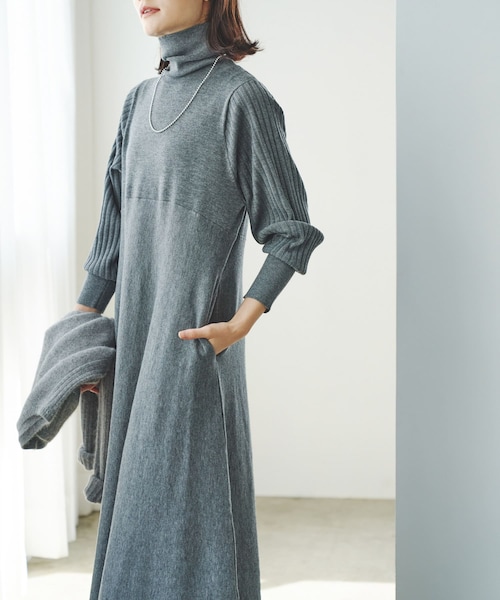 URBAN RESEARCH ROSSO（アーバンリサーチロッソ）の「『WEB限定』タートルネックデザインスリーブワンピース（ワンピース・レディース・GRAY/RED/D/BROWN/NAVY・FREE）」の7枚目の写真