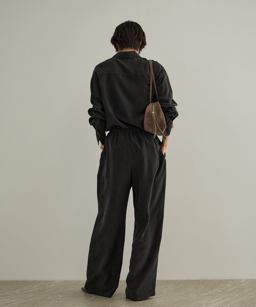 ADAM ET ROPE'(アダムエロペ)の「GENTLE SILK パンツ / セットアップ対応・新色追加(シャツ/ブラウス・レディース・ブラック/ブラウン・M/S)」の7枚目の写真