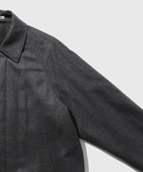 ADAM ET ROPE'(アダムエロペ)の「【AURALEE/オーラリー】SUPER LIGHT WOOL PADDED COAT(ダウンジャケット/コート・メンズ・チャコール・3/4)」の7枚目の写真