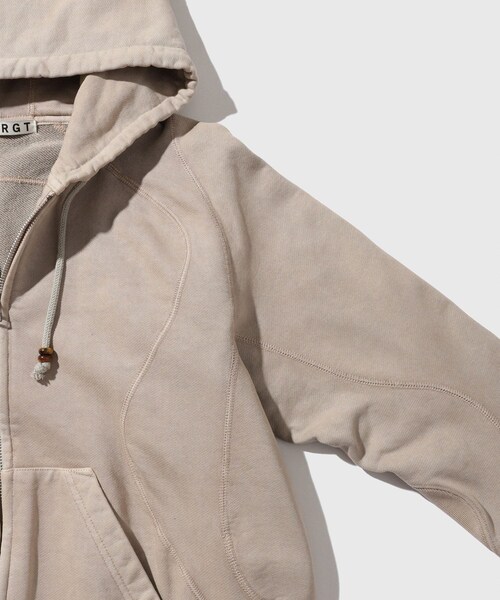 ADAM ET ROPE'(アダムエロペ)の「【NVRFRGT/ネヴァーフォーゲット】PANELED ZIP UP HOODIE(パーカー・メンズ・キナリ/ネイビー・1/2)」の8枚目の写真