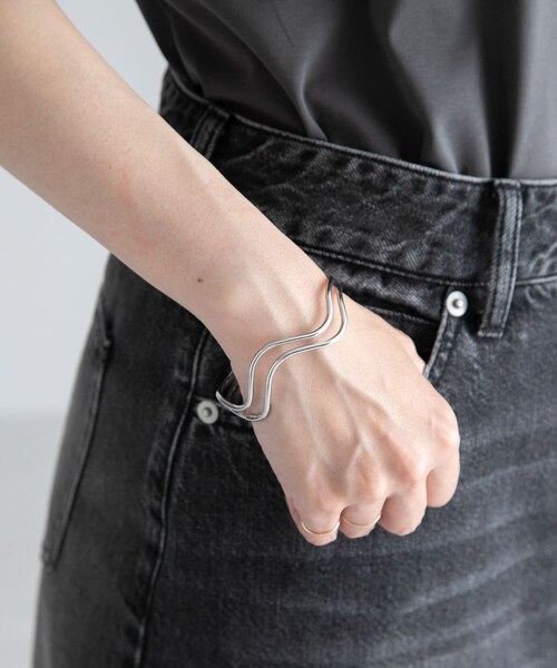 URBAN RESEARCH Sonny Label（アーバンリサーチサニーレーベル）の「ウェーブバングル（ブレスレット・レディース・シルバー/ゴールド・one）」の5枚目の写真