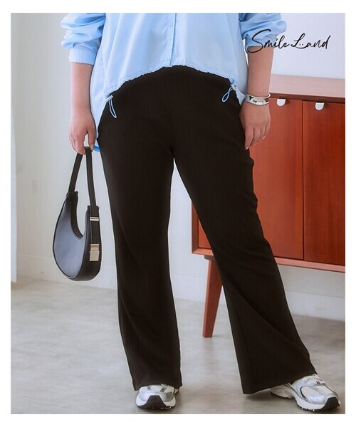 nissen（ニッセン）の「＜大きいサイズ＞くびれシルエットラクちん足長パンツ（ゆったりヒップ）（パンツ・レディース・テラコッタ/黒・L/LL/3L/4L/5L/6L/8L/10L）」の2枚目の写真