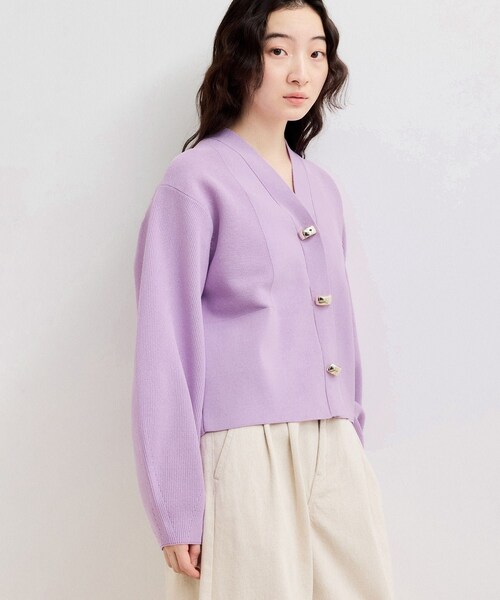 ADAM ET ROPE'(アダムエロペ)の「【WEB限定】・【サステナブル】セレクトネックカーディガン(カーディガン/ボレロ・レディース・チャコール/オフホワイト/キナリ/ネイビー/ネイビー系/ラベンダー・F)」の17枚目の写真