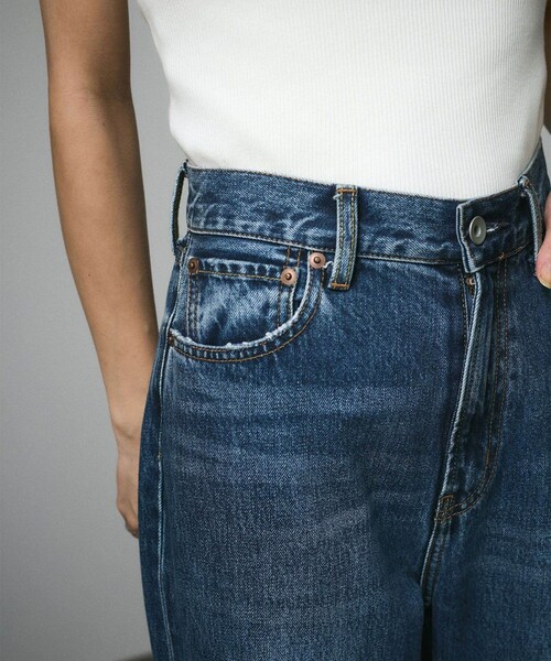 ADAM ET ROPE'(アダムエロペ)の「COTTON USAセミフレアデニム 4(デニムパンツ・レディース・ブルー系/サックス・M/S/XS)」の17枚目の写真