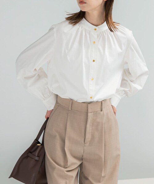 URBAN RESEARCH ROSSO（アーバンリサーチロッソ）の「『WEB限定』デザインボタンカットソーブラウス（シャツ/ブラウス・レディース・OFF WHITE/NAVY・FREE）」の4枚目の写真