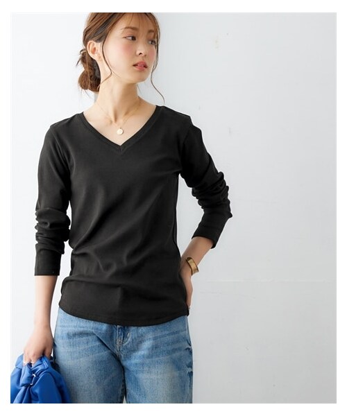 nissen（ニッセン）の「ＵＶカット綿１００％フライス素材Ｖネック長袖Ｔシャツ＜大きいサイズ有＞（Tシャツ/カットソー・レディース・【販売終了】ラベンダー/オフホワイト/黒/オフホワイト×黒/【移行済み】オフホワイト×杢グレー/杢グレー/ラズベリー/ブルーグリーン/ネイビー/ライトイエロー/オレンジ/ローズピンク/ディープグリーン/【移行済み】イエロー/【移行済み】オフホワイト×コーラルレッド/ライトパープル/【販売終了】ミントグリーン/チャコール/ダスティーピンク/ライトブルー/モカ/ライトグレー/モカグレー/ディープパープル/ワイン/カーキグレー/ブルー/コーラルピンク/ピスタチオ/ラベンダー/ミントグリーン・S/M/L/LL/3L）」の12枚目の写真