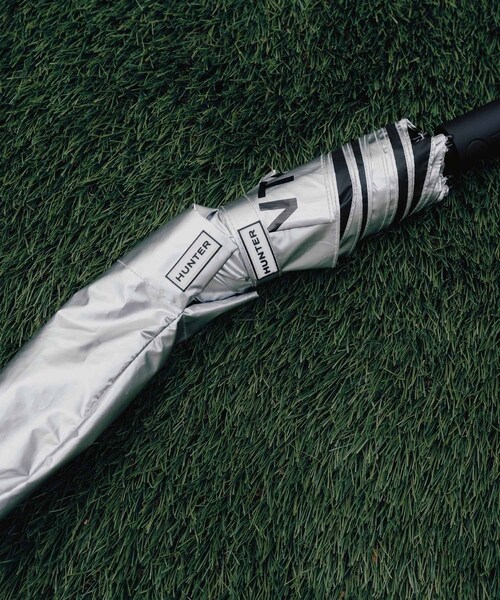 ADAM ET ROPE'(アダムエロペ)の「【HUNTER for ADAM ET ROPE'】別注 ALL WEATHER AUTO COMPACT UMBRELLA 55cm/晴雨兼用(折りたたみ傘・レディース・シルバー・F)」の5枚目の写真