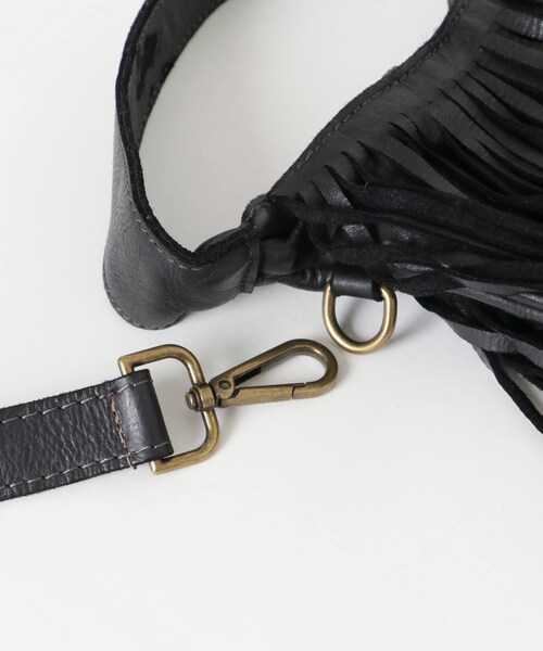 URBAN RESEARCH（アーバンリサーチ）の「レザーフリンジハンドバッグ（ハンドバッグ・レディース・BLACK・-）」の7枚目の写真