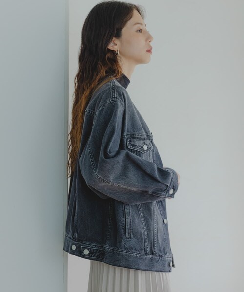 URBAN RESEARCH Sonny Label（アーバンリサーチサニーレーベル）の「ノーカラーオーバーサイズGジャン（デニムジャケット・レディース・インディゴ/グレー・FREE）」の5枚目の写真