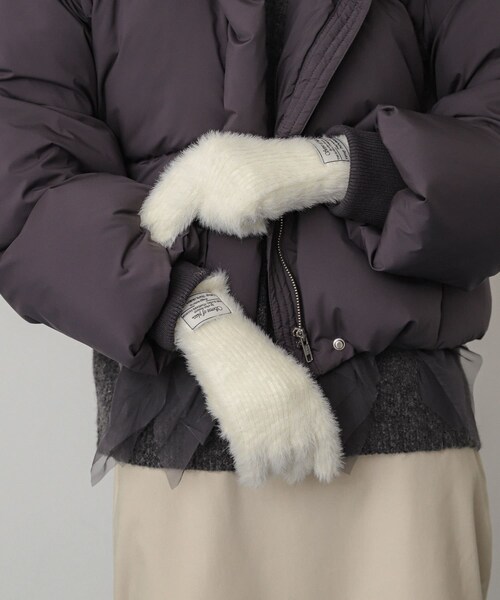 SENSE OF PLACE by URBAN RESEARCH(センスオブプレイスバイアーバンリサーチ)の「シャギーニットグローブ(ベルト・レディース・BLUE/OFF WHITE/BLACK・one)」の5枚目の写真