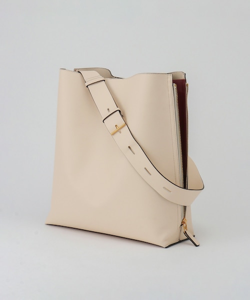 ROPE'(ロペ)の「【A4対応】【通勤】【E'POR】Y BAG Shoulder Large(サイドジップショルダーバッグ)【WEB限定/一部店舗限定】【雑誌掲載】(ショルダーバッグ・レディース・ベージュ系/ワイン・F)」の2枚目の写真