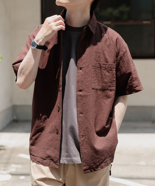 ITEMS URBANRESEARCH（アイテムズ アーバンリサーチ）の「『セットアップ対応』天然素材リネンコットンレギュラーカラー半袖シャツ（シャツ/ブラウス・メンズ・IVO/BRN/CHA/TERRACOTTA・M/L/XL）」の3枚目の写真
