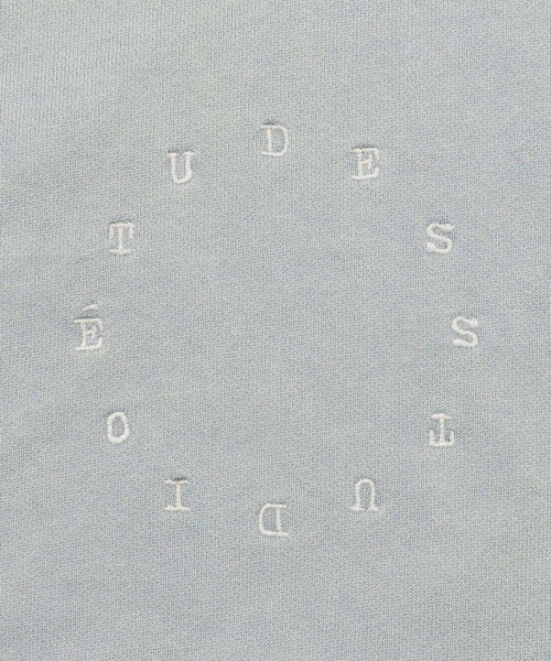 ADAM ET ROPE'（アダムエロペ）の「【Etudes Studio/エチュードストゥディオ】RELAX HOODIE CIRCLE（パーカー・メンズ・サックス・M/S）」の5枚目の写真