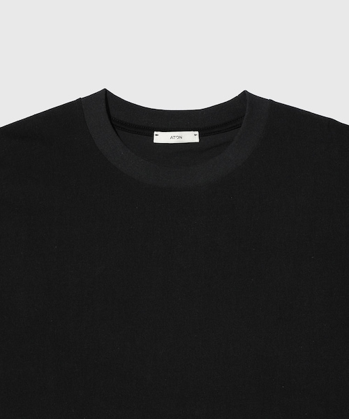 ADAM ET ROPE'（アダムエロペ）の「【ATON/エイトン】AGING FRESCA PLATE LOOSE FIT T-SHIRT（Tシャツ/カットソー・メンズ・ブラック系・4/6）」の4枚目の写真