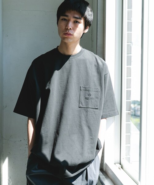 URBAN RESEARCH DOORS(アーバンリサーチドアーズ)の「『別注』Snow Peak Apparel×DOORS POCKET LOGO SHORT-SLEEVE T-SHIRTS(Tシャツ/カットソー・メンズ・WHITE/BLUEGRAY/FOLIAGE/CHARCOAL・M/L/XL)」の17枚目の写真