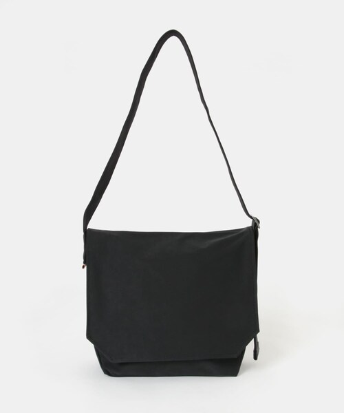 URBAN RESEARCH(アーバンリサーチ)の「Hender Scheme FLAP SHOULDER SMALL(ショルダーバッグ・メンズ・Black/Beige/Khaki・Free)」の1枚目の写真
