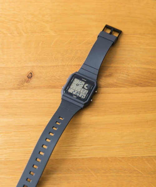 URBAN RESEARCH DOORS（アーバンリサーチドアーズ）の「CASIO　LF-20W（アナログ腕時計・メンズ・BLACK/CHARCOAL/ECRU・FREE）」の3枚目の写真