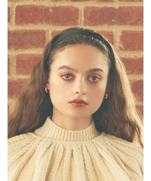 RESEXXY（リゼクシー）の「ニュアンスサテンカチューシャ（カチューシャ・レディース・ブラック/ブラウン/ベージュ・F）」の2枚目の写真