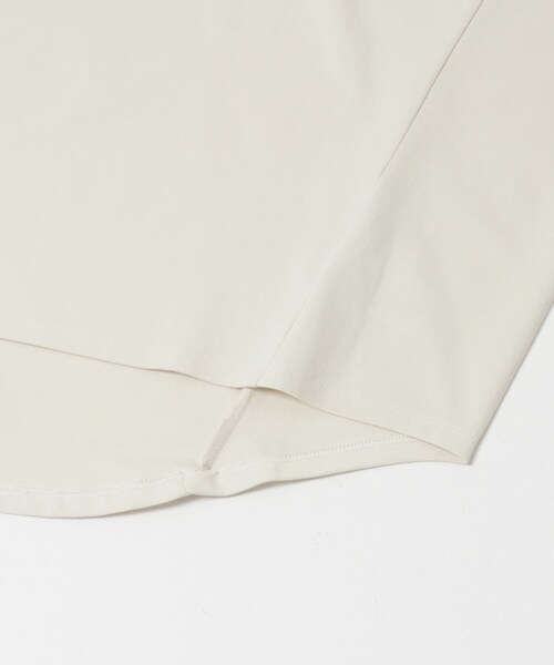 URBAN RESEARCH ROSSO（アーバンリサーチロッソ）の「『WEB/一部店舗限定』UVカットドルマンスリーブプルオーバー（Tシャツ/カットソー・レディース・IVORY/D/BLUE/CAMEL/BROWN・Free）」の14枚目の写真