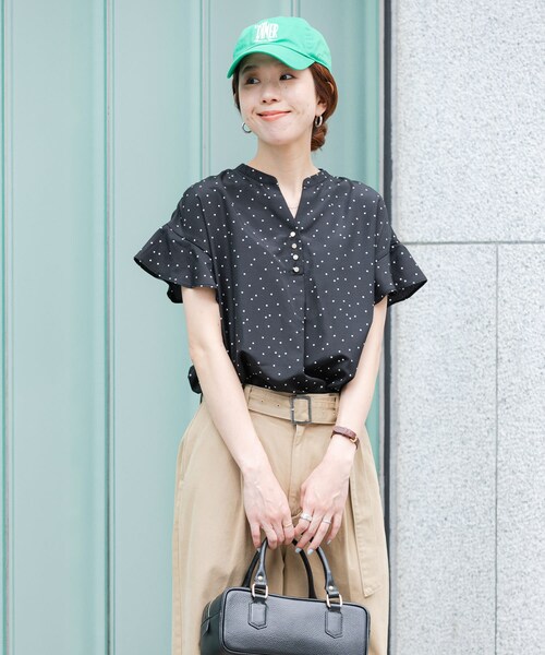 URBAN RESEARCH(アーバンリサーチ)の「フレンチスリーブスキッパーブラウス(シャツ/ブラウス・レディース・OFF WHITE/BLACK DOT/SAX・Free)」の19枚目の写真