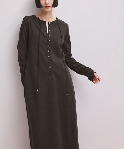 ADAM ET ROPE'(アダムエロペ)の「【WEB限定】マルチWAYヘンリーネックワンピース(ワンピース・レディース・ブラック/ダークブラウン/ネイビー・M/S)」の21枚目の写真