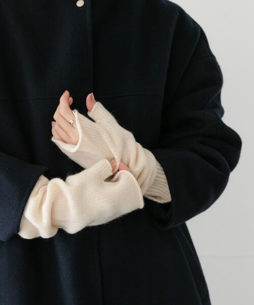 URBAN RESEARCH（アーバンリサーチ）の「カシミヤアームウォーマー（ベルト・レディース・WHITE/BROWN/CHARCOAL・FREE）」の6枚目の写真