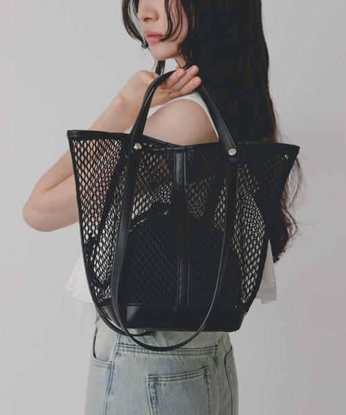 SENSE OF PLACE by URBAN RESEARCH（センスオブプレイスバイアーバンリサーチ）の「2WAYハンドルメッシュバッグ（トートバッグ・レディース・IVORY/BLACK・One）」の2枚目の写真