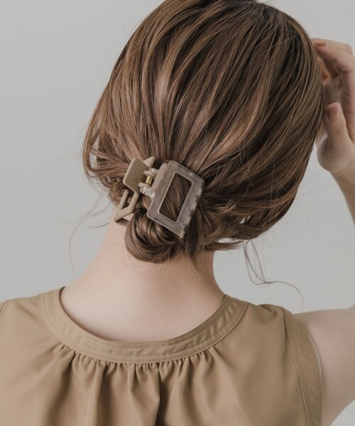 SMELLY（スメリー）の「スクエアマットカラーバンス（バレッタ/ヘアクリップ・レディース・BEG/BLU・-）」の6枚目の写真