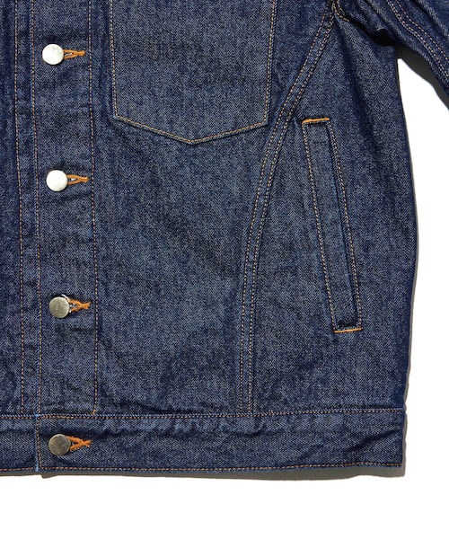 ADAM ET ROPE'(アダムエロペ)の「【NVRFRGT/ネヴァーフォーゲット】DENIM 3D TRUCKER JACKET(デニムジャケット・メンズ・ブラック/ネイビー・1/2)」の8枚目の写真