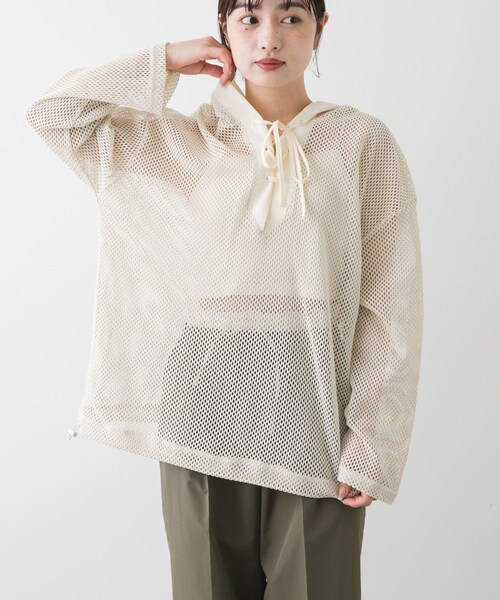 SENSE OF PLACE by URBAN RESEARCH(センスオブプレイスバイアーバンリサーチ)の「フーデットメッシュトップ(その他トップス・レディース・BLACK/IVORY/BROWN・one)」の5枚目の写真