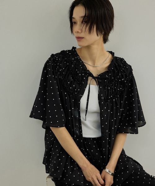 ADAM ET ROPE'(アダムエロペ)の「【WEB先行販売】【crinkle crinkle crinkle】別注ドットコットンブラウス(シャツ/ブラウス・レディース・ブラック系・F)」の1枚目の写真