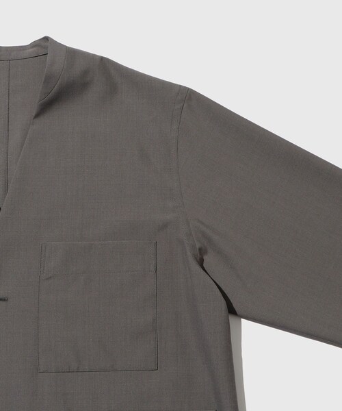 ADAM ET ROPE'(アダムエロペ)の「ドライウーステッドノーカラーカーディガン / ロングシーズン着用可能(カーディガン/ボレロ・メンズ・ブラック/グレー・L/M)」の9枚目の写真