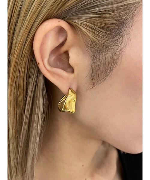 EMODA（エモダ）の「ロゴパールピアス（ピアス（両耳用）・レディース・シルバー/ゴールド・F）」の10枚目の写真