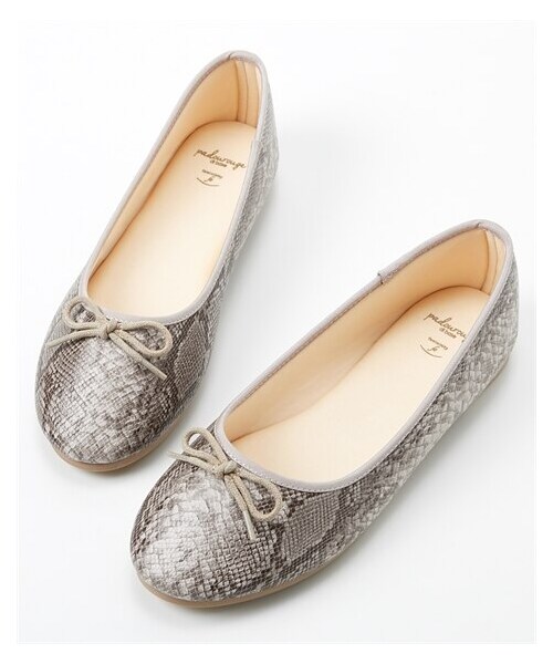 nissen（ニッセン）の「【ゆったり幅広】やわらかバレエシューズ（ワイズ４Ｅ）（バレエシューズ・メンズ・黒(スエード調)/グレー(スエード調)/【移行済】ネイビー(スエード調)/【移行済】レオパード(スエード調)/オーク(スエード調)/【移行済】バイオレット(スエード調)/【移行済】ブラウン(クロコ型押し)/【移行済】チェック柄/【移行済】ツイード/黒(キルティング柄)/黒(スムース)/【移行済】シャンパンゴールド(グリッター/黒(エナメル調)/グレージュ(エナメル調)/ネイビーデニム/【移行済】シルバー(グリッター)/【移行済】ラベンダー(スエード調)/赤(エナメル調)/【移行済】グレーヘンプ(生地)/【移行済】ベージュ(パイソン柄)/ホワイト(スムース)/キャメル(メッシュ型押し)/イエロー(スムース)/【移行済】オーク(スムース)/【移行済】ラベンダー(スムース)/【移行済】ピスタチオ(スエード調)/【移行済】ライトベージュクロコ/【移行済】チョコブラウン(スエード調)/【移行済】オレンジ(スエード調)/【移行済】黒(クロコ型押し)/【移行済】ブラウン(チェック柄)/【移行済】ホワイト(エナメル調)/シルバー/アイボリーキルティング/黒(ラメツイード調)/黒生地/アイボリー(ポコポコ素材)・M=23.0~23.5cm/4E/L=24.0~24.5cm/4E/LL=25.0~25.5cm/4E/3L=26.0~26.5cm/4E）」の21枚目の写真