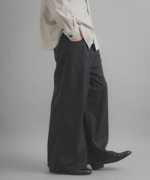 SENSE OF PLACE by URBAN RESEARCH(センスオブプレイスバイアーバンリサーチ)の「ラウンドポケットワンタックワイドスラックス(その他パンツ・メンズ・BROWN/NAVY ST・M/L)」の2枚目の写真