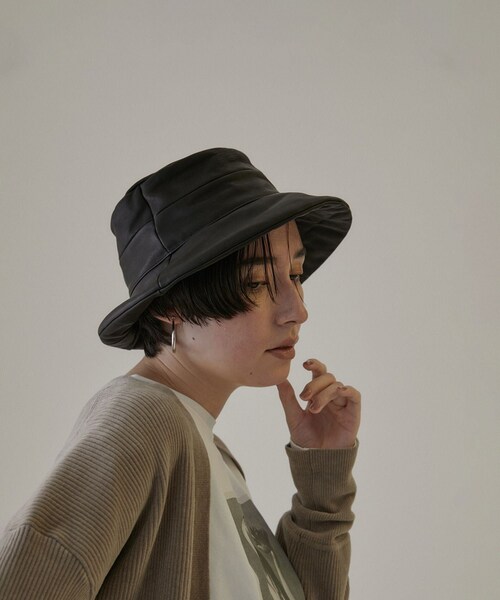 ADAM ET ROPE'（アダムエロペ）の「【La Maison de Lyllis（メゾンドリリス）】BOB/バケットハット（ハット・レディース・ブラック/ブラウン・F）」の2枚目の写真