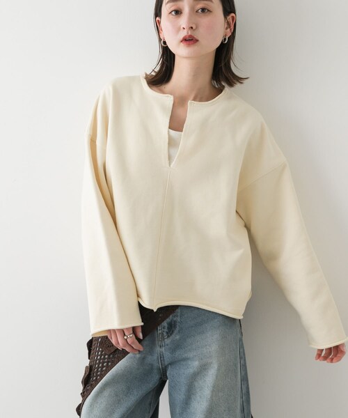 SENSE OF PLACE by URBAN RESEARCH（センスオブプレイスバイアーバンリサーチ）の「Vネックルーズスウェット（スウェット・レディース・OFF WHITE/CORAL/BLACK・one）」の4枚目の写真