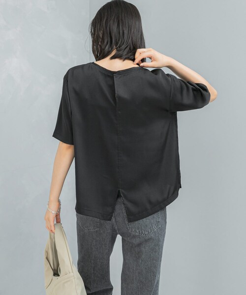 URBAN RESEARCH ROSSO（アーバンリサーチロッソ）の「UVカットサテンブラウス（Tシャツ/カットソー・レディース・MAUVEPINK/BLACK/OFF 1・Free）」の14枚目の写真