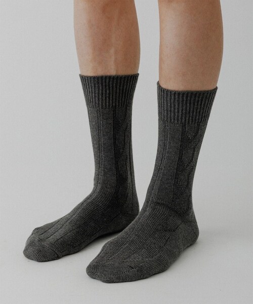 ADAM ET ROPE'（アダムエロペ）の「コーミング ケーブル編みソックス（ソックス/靴下・メンズ・ブラック/チャコール/オフホワイト・L/M）」の19枚目の写真
