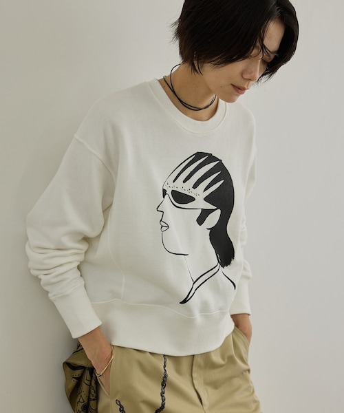 ADAM ET ROPE'(アダムエロペ)の「【Camille de Cussac by SALON】アートプリントスウェット(スウェット・レディース・ホワイト/ホワイト系/ベージュ/ベージュ系・F)」の3枚目の写真