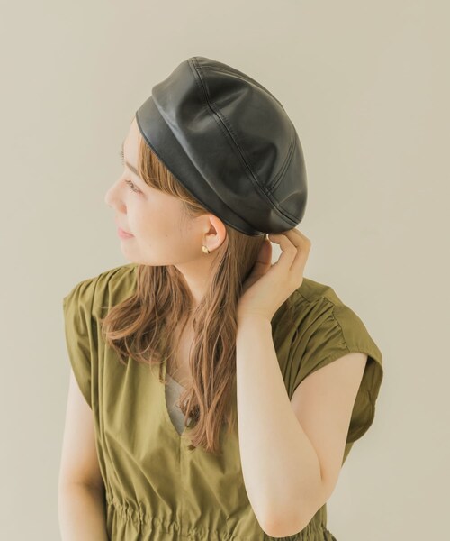 SMELLY（スメリー）の「フェイクレザーバックルベレー（ハンチング/ベレー帽・レディース・BLK/CML・-）」の7枚目の写真