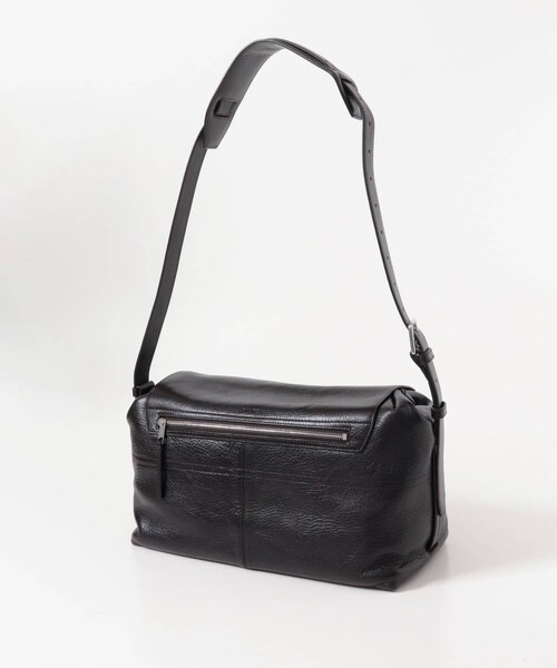 URBAN RESEARCH(アーバンリサーチ)の「LEMAIRE WEEK-END GEAR BAG(ショルダーバッグ・メンズ・ESPRESSO/DARK MINK・-)」の5枚目の写真