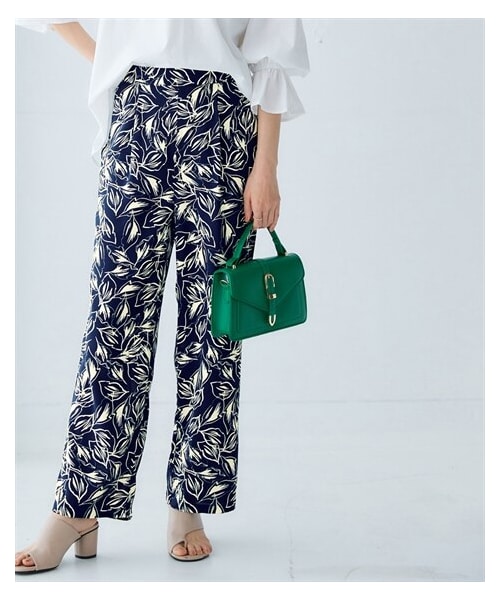 nissen（ニッセン）の「総柄タックストレートパンツ（パンツ・レディース・ブラウン系/ネイビー系/ベージュ系/黒系・S/M/L/LL/3L/4L/5L/6L）」の4枚目の写真