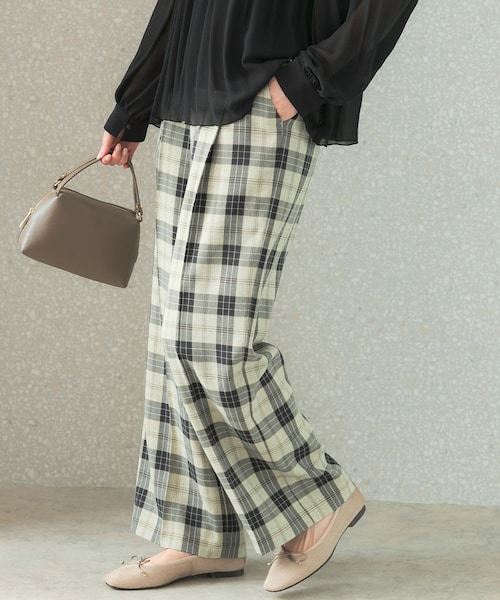 URBAN RESEARCH ROSSO（アーバンリサーチロッソ）の「カラーチェックワイドパンツ（その他パンツ・レディース・BLACK/GREEN・36/38）」の15枚目の写真