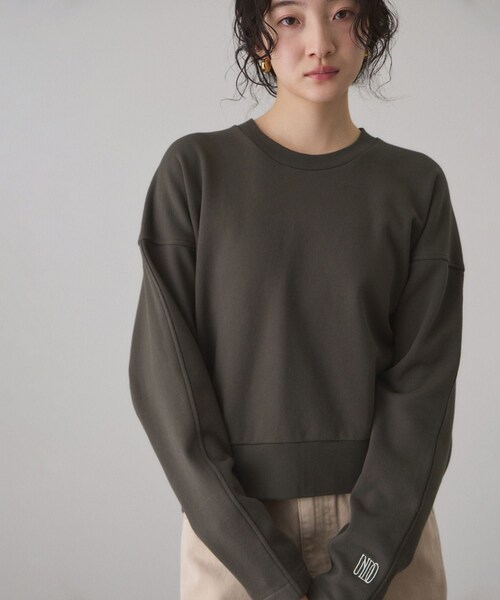 ADAM ET ROPE'(アダムエロペ)の「【サステナブル】ロゴフォルムスウェット(スウェット・レディース・チャコール/キナリ系/ライトグリーン・F)」の14枚目の写真