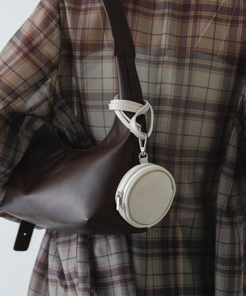 SENSE OF PLACE by URBAN RESEARCH（センスオブプレイスバイアーバンリサーチ）の「ラウンドポーチツキバッグ（ハンドバッグ・レディース・BLACK/BROWN/GREIGE・One）」の17枚目の写真
