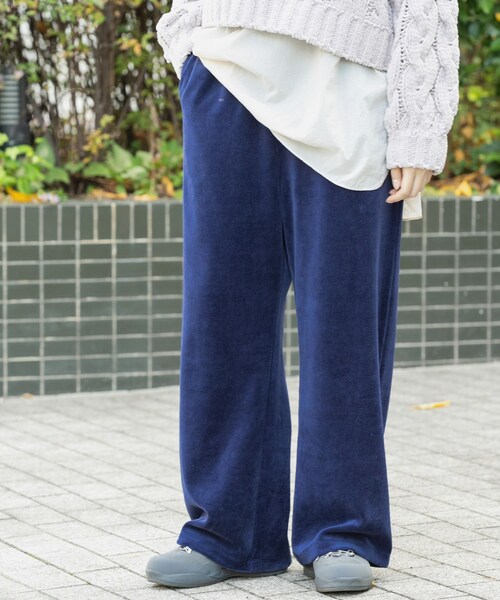 EKAL（エカル）の「ベロアストレートパンツ（その他パンツ・レディース・ネイビー/ブラック・One）」の4枚目の写真