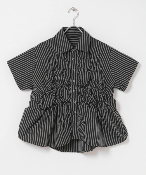 ITEMS URBANRESEARCH（アイテムズ アーバンリサーチ）の「シャーリングストライプシャツ（シャツ/ブラウス・レディース・BEG/BRN/BLK・Free）」の11枚目の写真